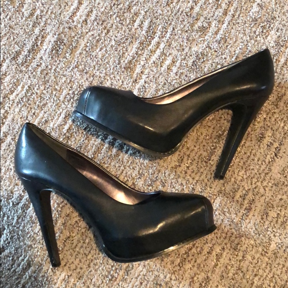 Simply Vera by Vera wang black heels